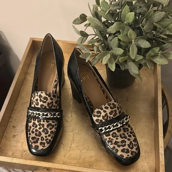 Crown & Ivy Black and Leopard Heels with Chain Detail - Picture 2 of 6